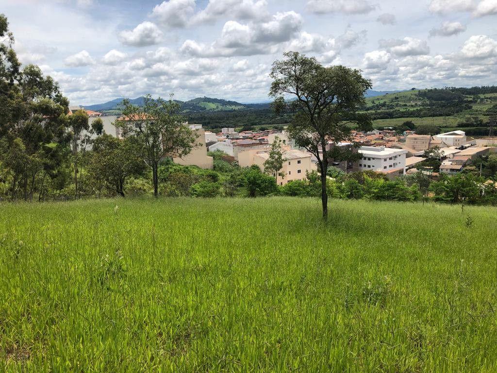 Terreno de 1.569 m² em Pouso Alegre, MG