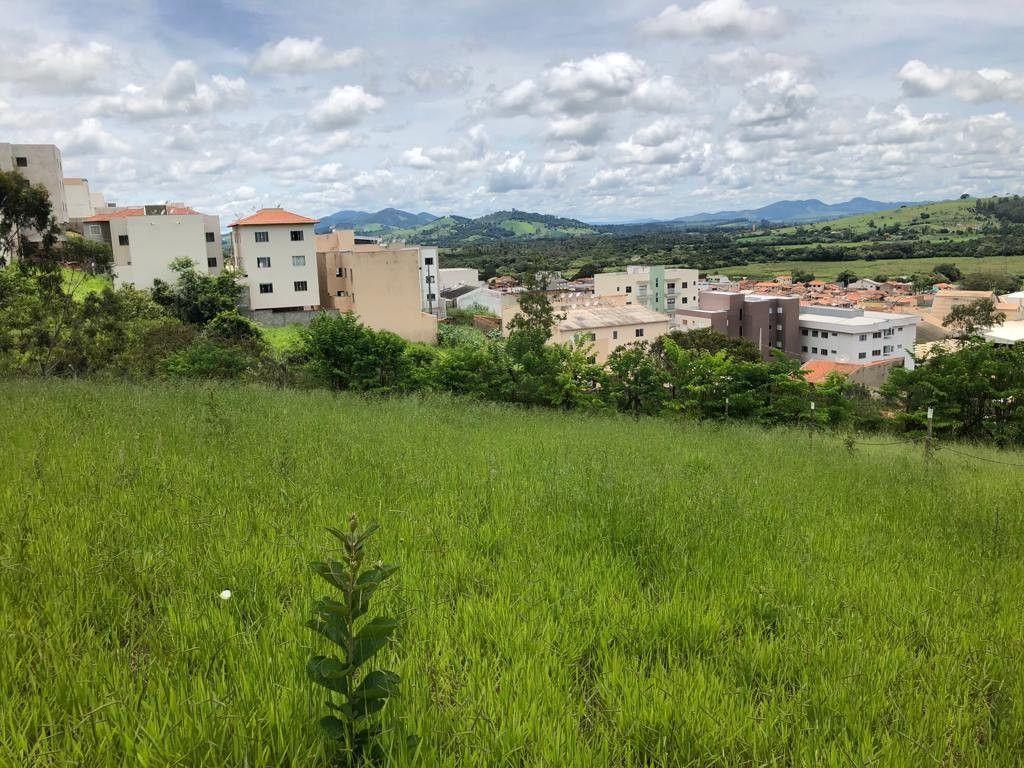 Terreno de 1.569 m² em Pouso Alegre, MG