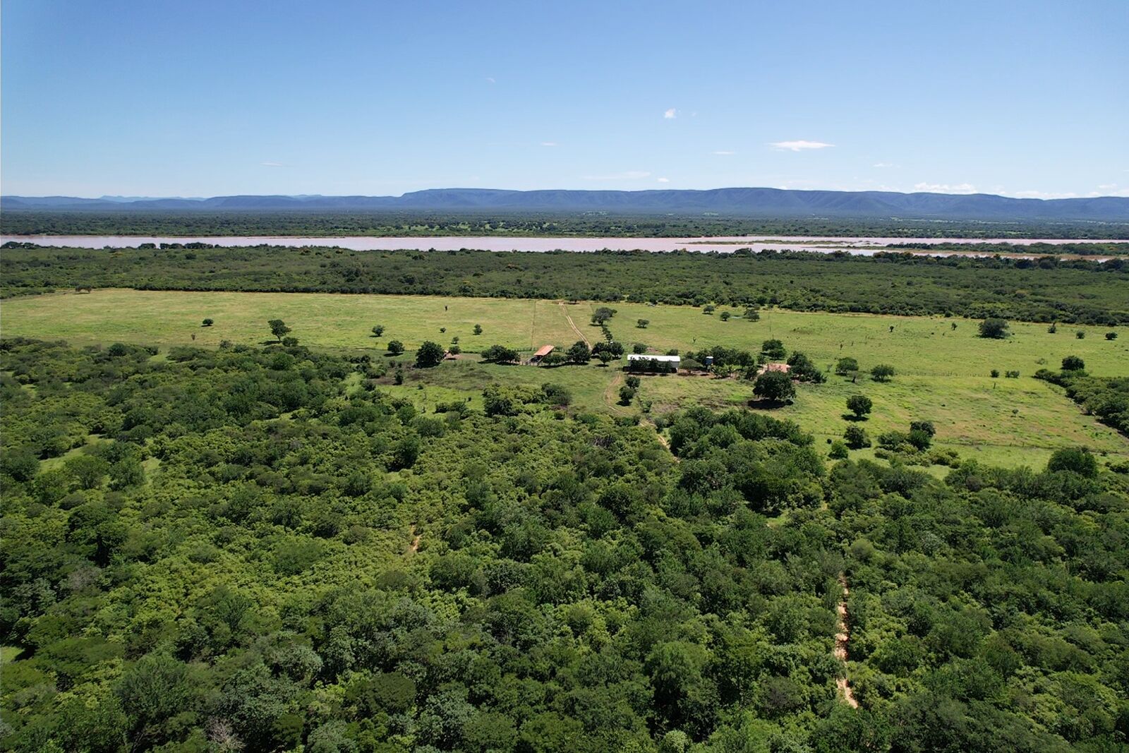 Fazenda de 2.090 ha em Muquém do São Francisco, BA