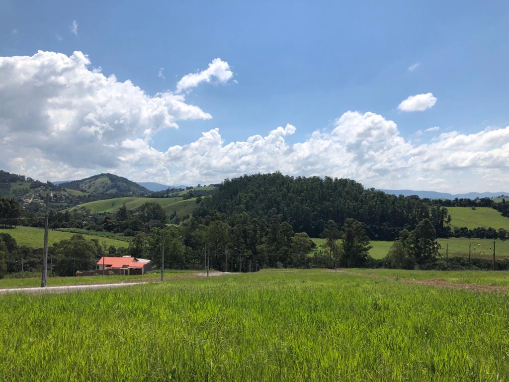 Terreno de 300 m² em Pouso Alegre, MG