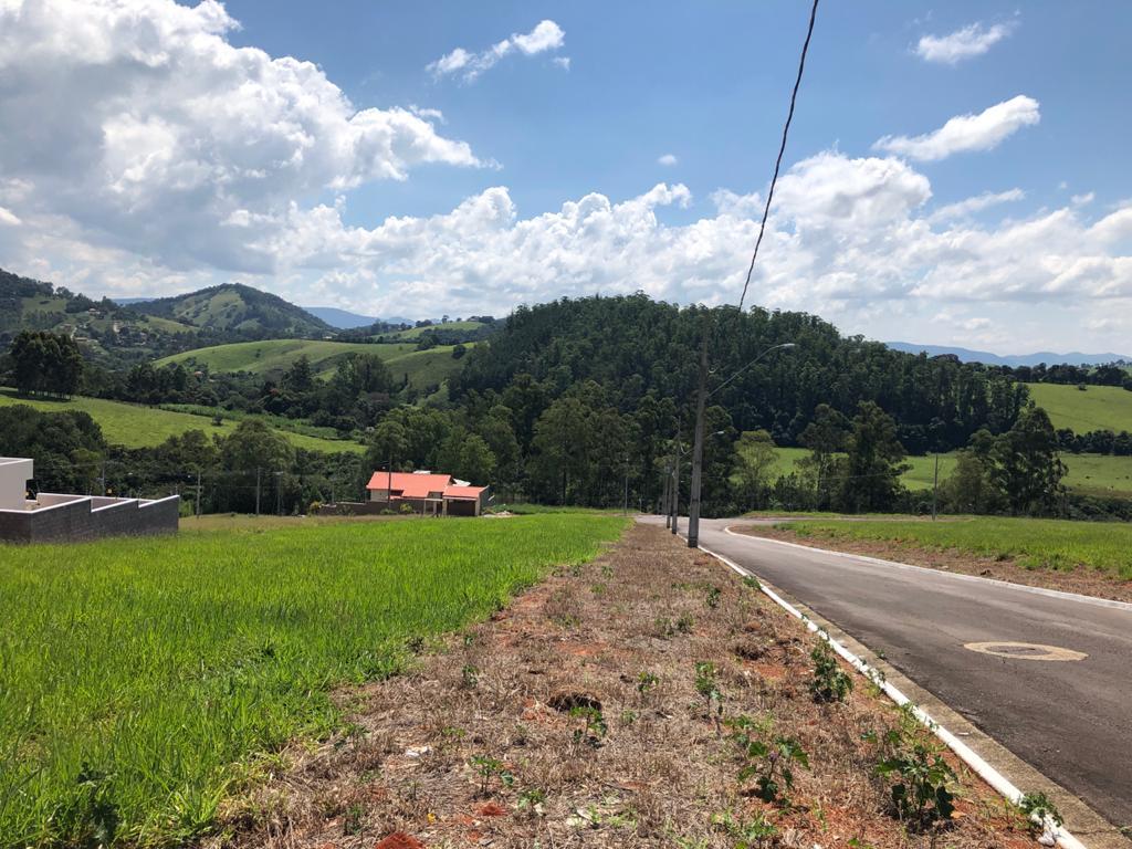 Terreno de 300 m² em Pouso Alegre, MG