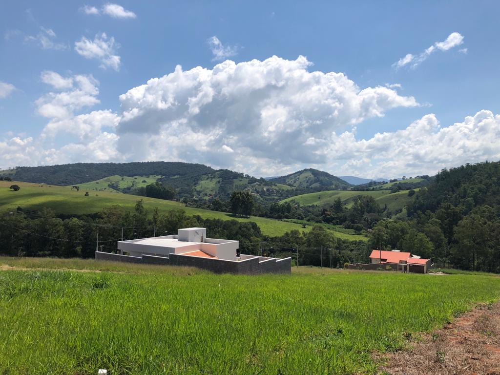 Terreno de 300 m² em Pouso Alegre, MG