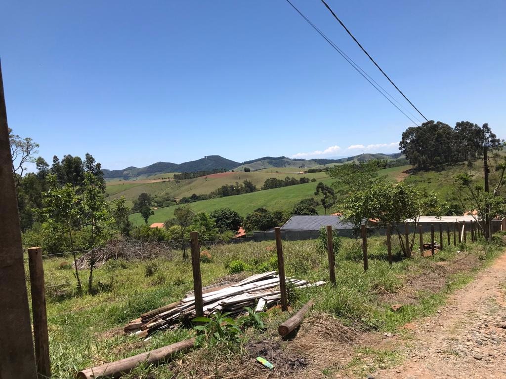 Terreno de 2.700 m² em Paraibuna, SP