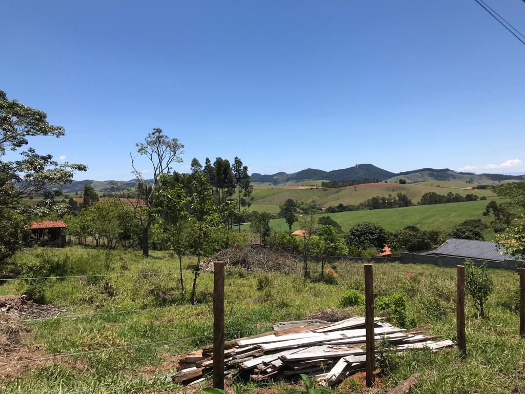 Terreno de 2.700 m² em Paraibuna, SP