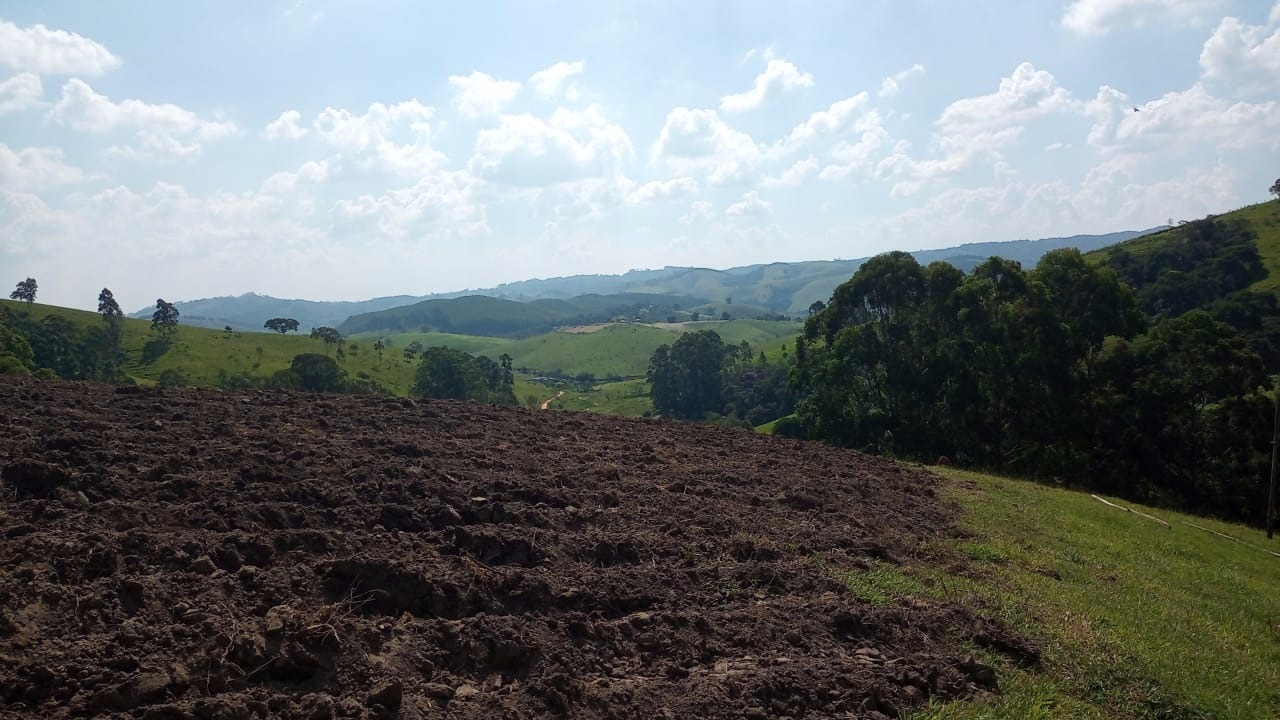 Sítio de 43 ha em Jambeiro, SP