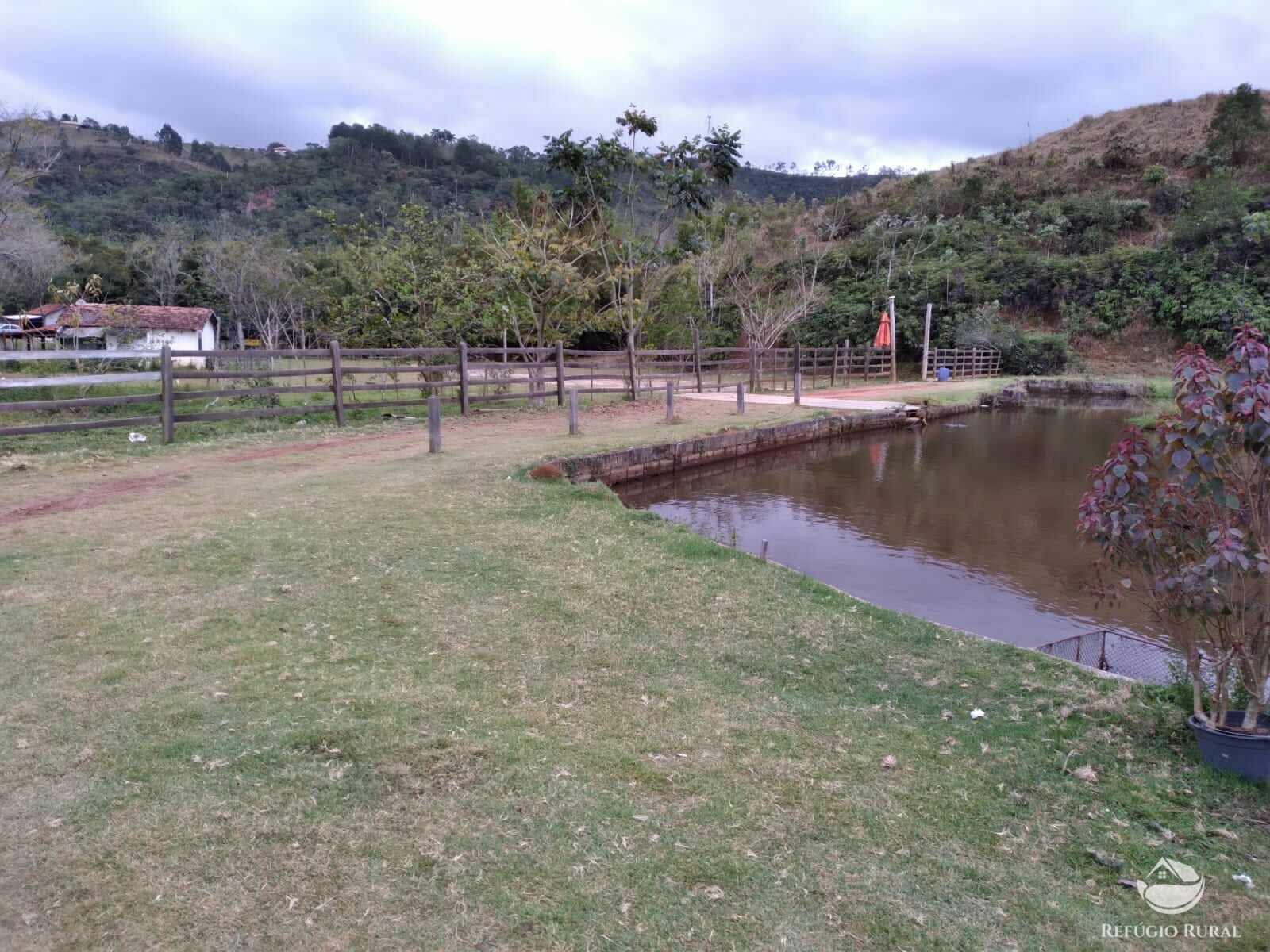 Sítio de 4 ha em São José dos Campos, SP