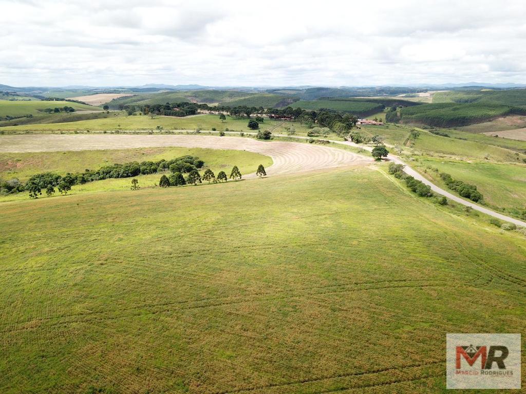 Fazenda de 440 ha em Minduri, MG