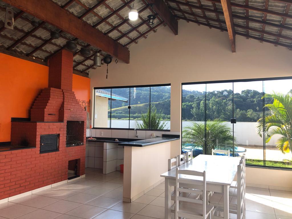 Sítio de 1.650 m² em Pouso Alegre, MG