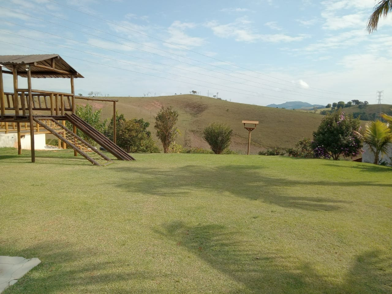 Chácara de 1.400 m² em Paraibuna, SP