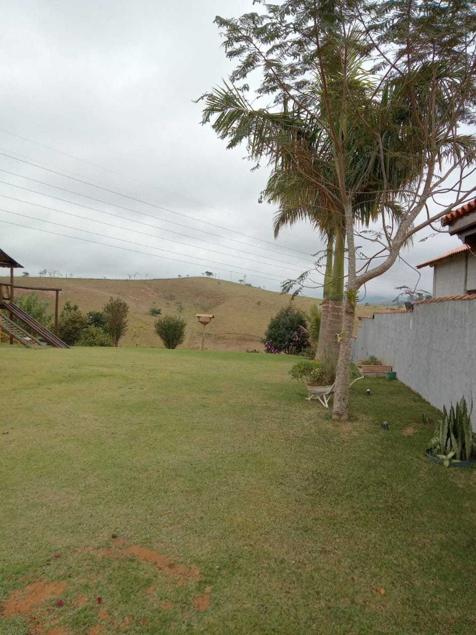 Chácara de 1.400 m² em Paraibuna, SP