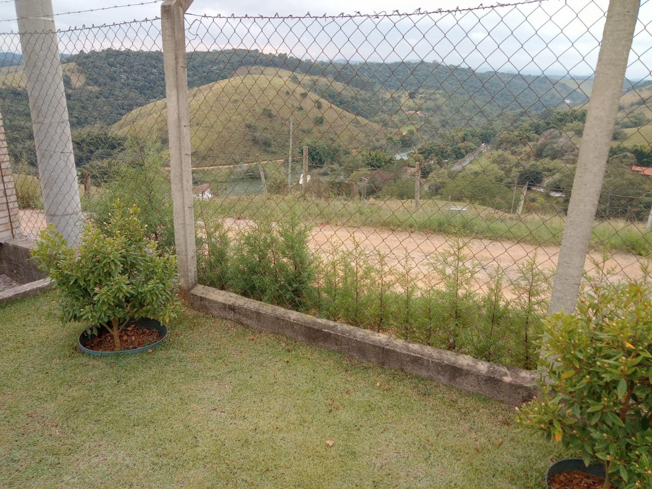 Chácara de 1.400 m² em Paraibuna, SP